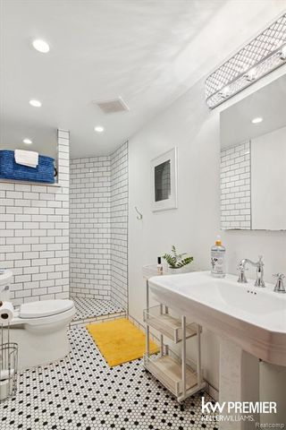 897 Annie Lang Drive, Milford, MI 48381