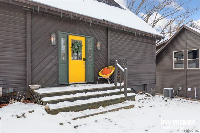 897 Annie Lang Drive, Milford, MI 48381