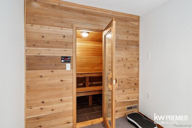 897 Annie Lang Drive, Milford, MI 48381