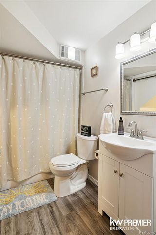 897 Annie Lang Drive, Milford, MI 48381