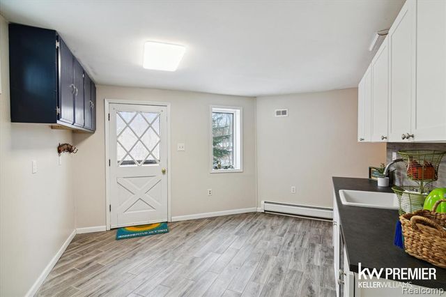 897 Annie Lang Drive, Milford, MI 48381