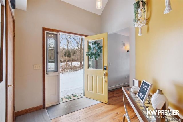 897 Annie Lang Drive, Milford, MI 48381