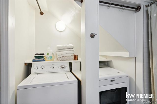 897 Annie Lang Drive, Milford, MI 48381