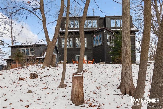 897 Annie Lang Drive, Milford, MI 48381