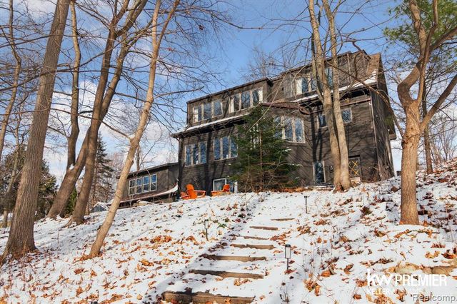 897 Annie Lang Drive, Milford, MI 48381