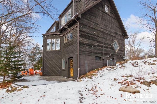 897 Annie Lang Drive, Milford, MI 48381