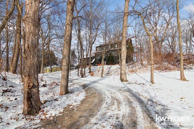 897 Annie Lang Drive, Milford, MI 48381