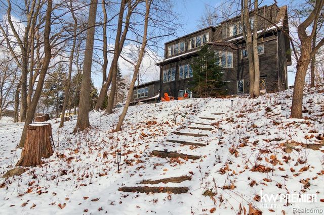 897 Annie Lang Drive, Milford, MI 48381