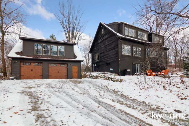 897 Annie Lang Drive, Milford, MI 48381