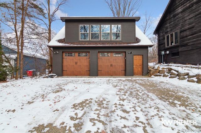 897 Annie Lang Drive, Milford, MI 48381