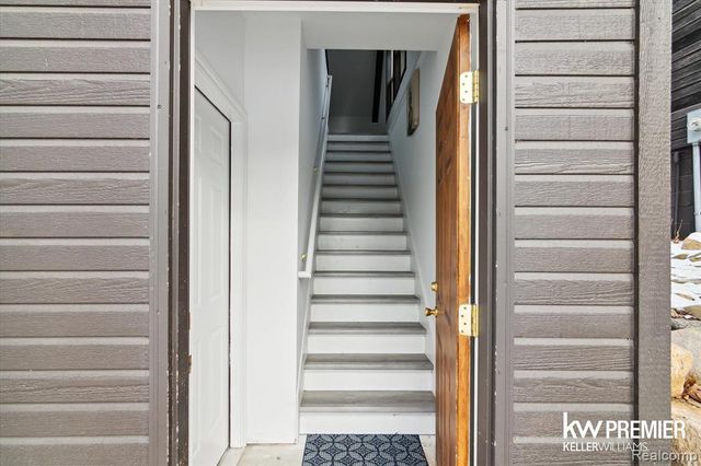 897 Annie Lang Drive, Milford, MI 48381