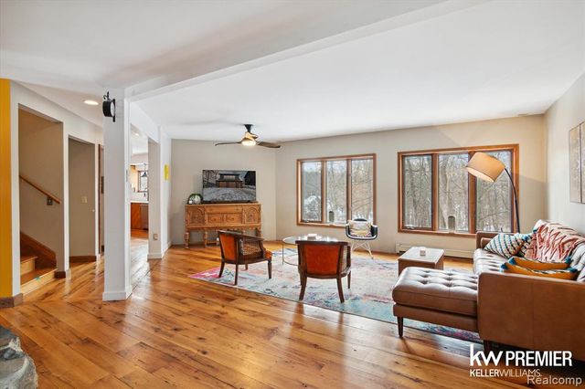 897 Annie Lang Drive, Milford, MI 48381