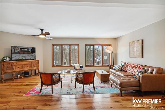 897 Annie Lang Drive, Milford, MI 48381