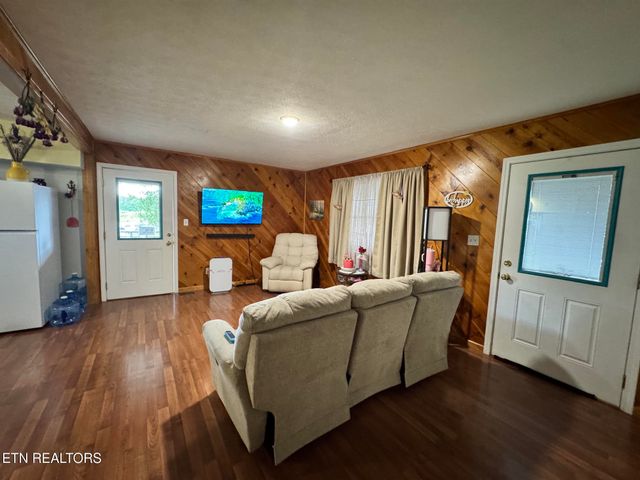 6105 S York Hwy, Clarkrange, TN 38553