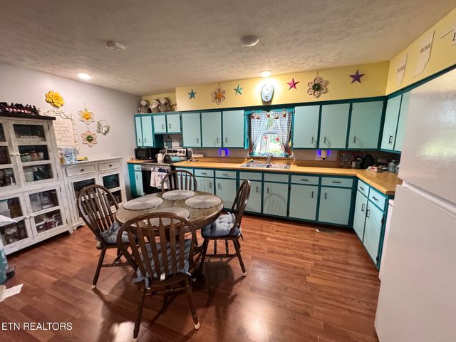 6105 S York Hwy, Clarkrange, TN 38553