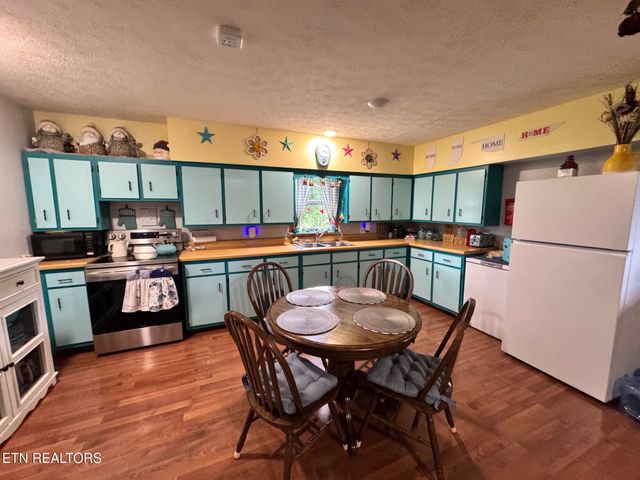 6105 S York Hwy, Clarkrange, TN 38553