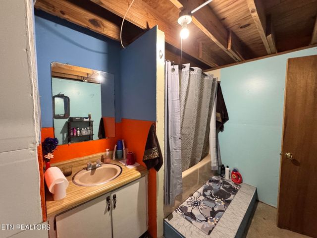 6105 S York Hwy, Clarkrange, TN 38553