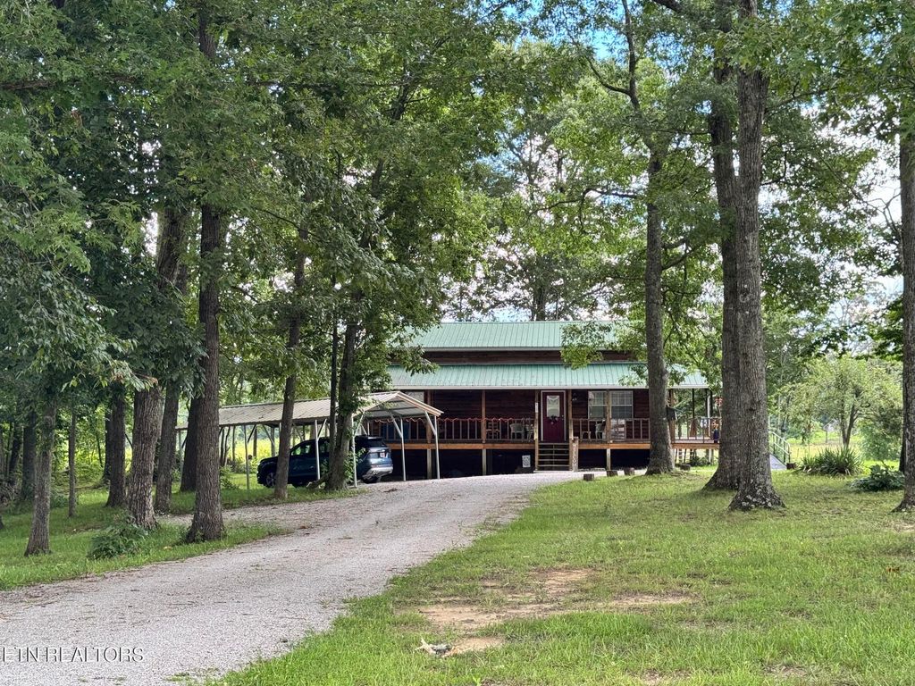 6105 S York Hwy, Clarkrange, TN 38553