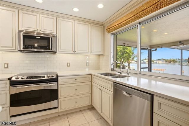 1141 SE 28th TER, Cape Coral, FL 33904