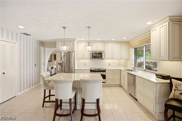 1141 SE 28th TER, Cape Coral, FL 33904