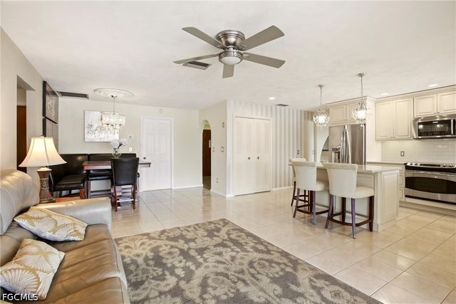 1141 SE 28th TER, Cape Coral, FL 33904