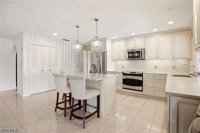 1141 SE 28th TER, Cape Coral, FL 33904