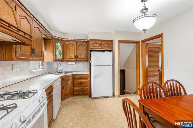 11 Landis, Clifton, NJ 07013