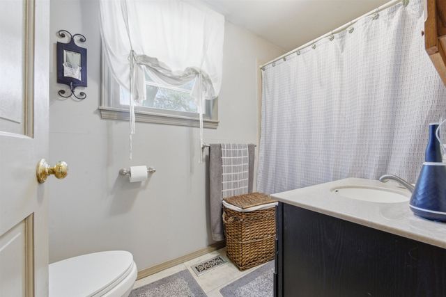 13705 E 117th St N, Valley Center, KS 67147