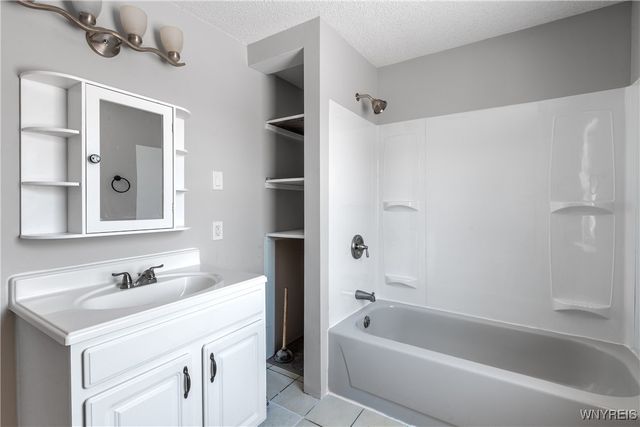 2213 Mackenna Avenue, Niagara Falls, NY 14303