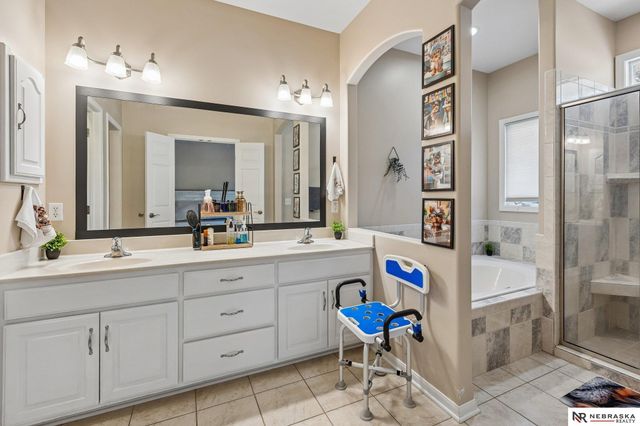 7513 S 95th Street, La Vista, NE 68128