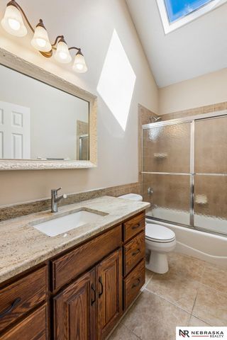 7513 S 95th Street, La Vista, NE 68128