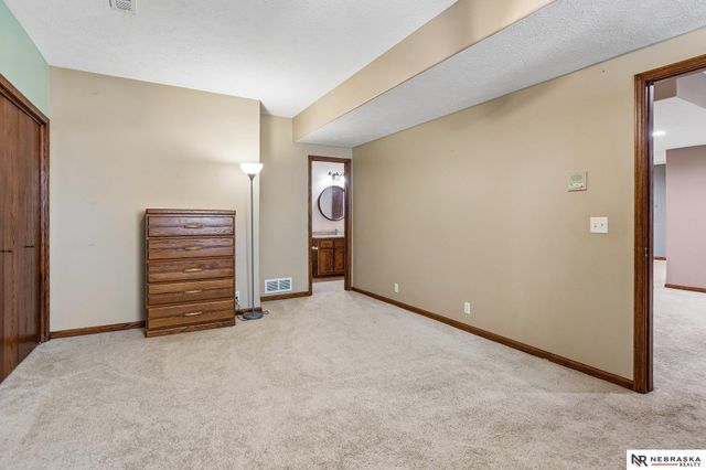 7513 S 95th Street, La Vista, NE 68128