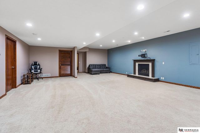 7513 S 95th Street, La Vista, NE 68128