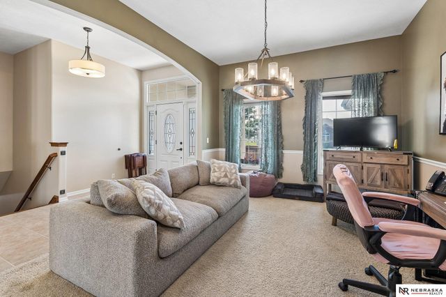 7513 S 95th Street, La Vista, NE 68128