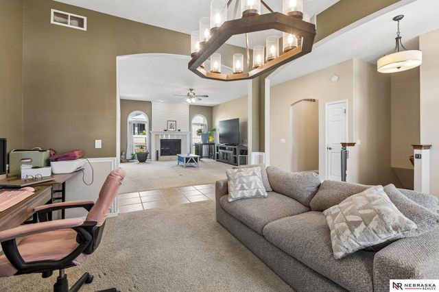 7513 S 95th Street, La Vista, NE 68128