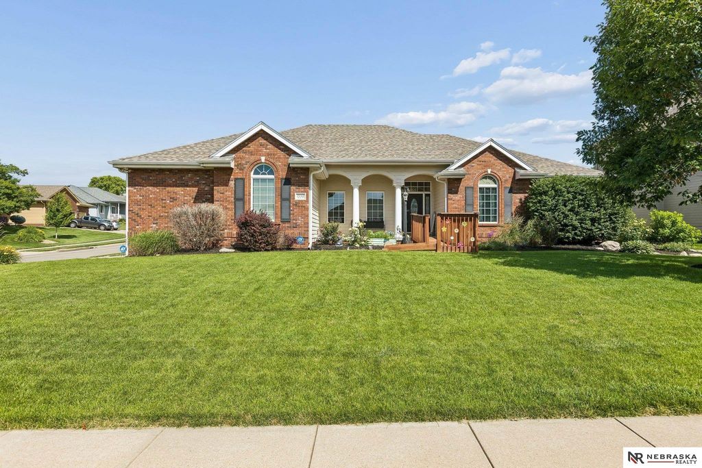 7513 S 95th Street, La Vista, NE 68128