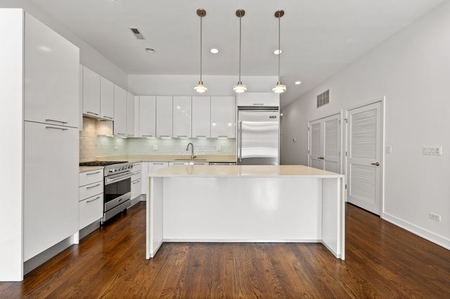 1611 N Hermitage Avenue 205, Chicago, IL 60622