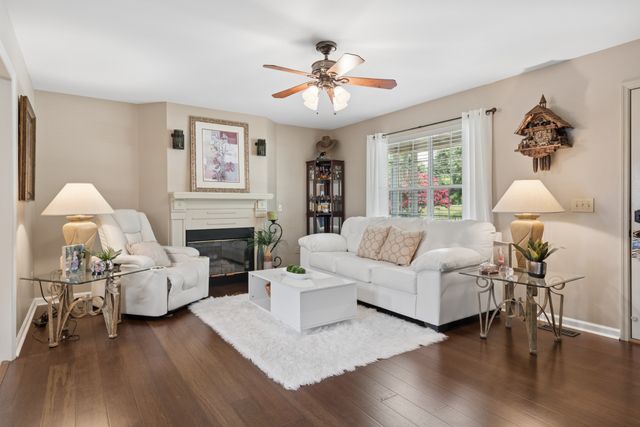 809 Hillside Dr, Springfield, TN 37172