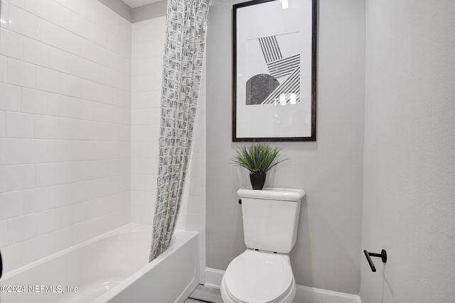 6042 CROSSROADS STATION Drive, Jacksonville, FL 32205