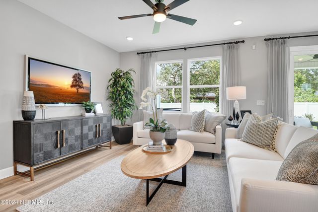 6042 CROSSROADS STATION Drive, Jacksonville, FL 32205