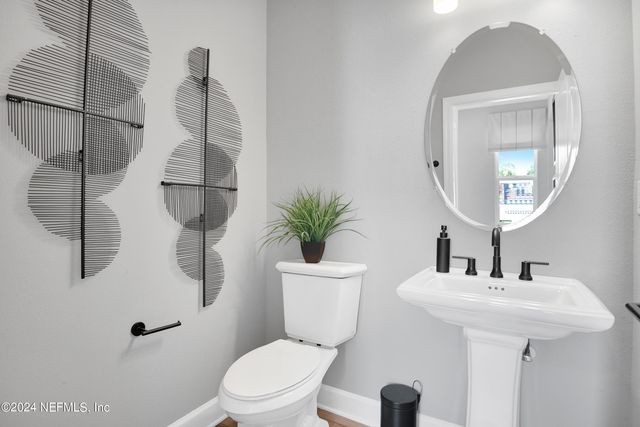 6042 CROSSROADS STATION Drive, Jacksonville, FL 32205