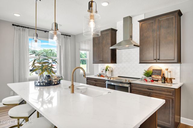 6042 CROSSROADS STATION Drive, Jacksonville, FL 32205