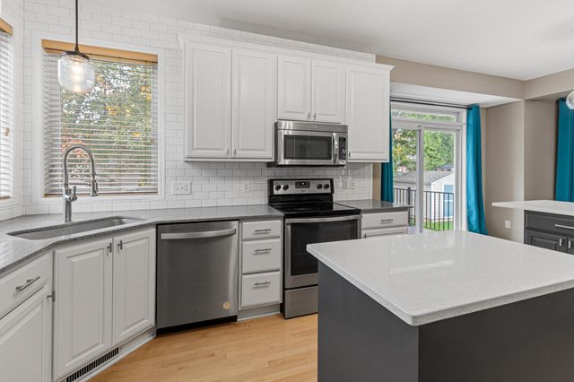 18194 87th Avenue N, Maple Grove, MN 55311