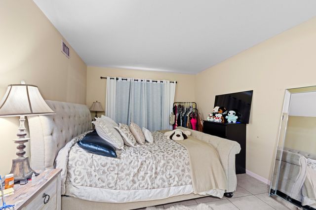 475 SE 8th Street 119, Deerfield Beach, FL 33441