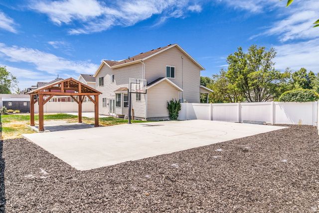 6665 S DALE PARK CIR, West Jordan, UT 84084