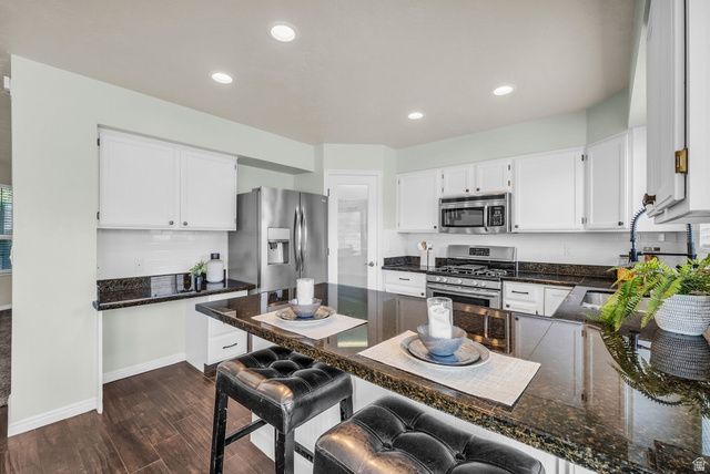 6665 S DALE PARK CIR, West Jordan, UT 84084