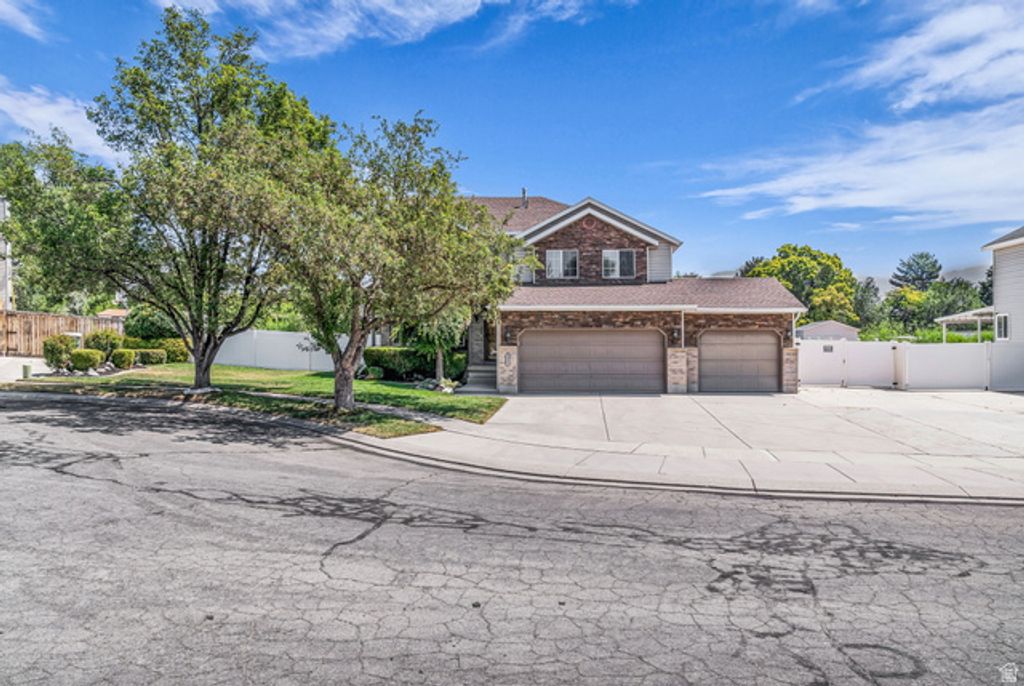 6665 S DALE PARK CIR, West Jordan, UT 84084