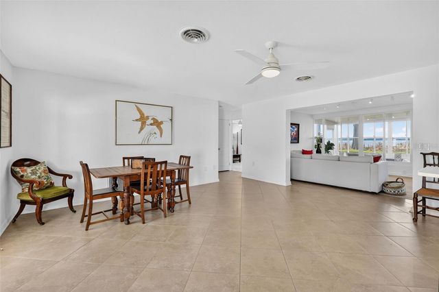 33225 LAKESHORE DRIVE, Tavares, FL 32778