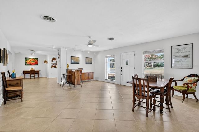 33225 LAKESHORE DRIVE, Tavares, FL 32778