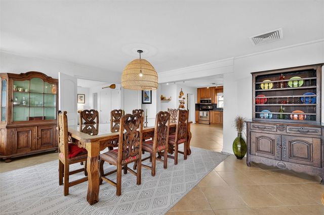 33225 LAKESHORE DRIVE, Tavares, FL 32778